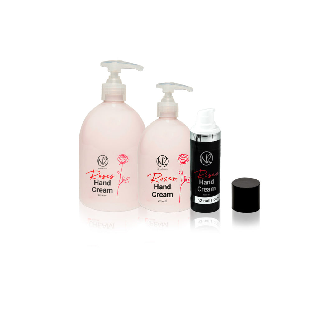 Drei verschiedene Handcreme Pumpspender mit Rosenhandcreme und  N2 Logo als Aufschrift. 